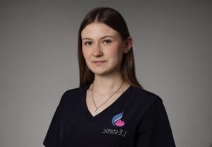 <b> </b><h3><b>JULIA TREIT </b></h3>